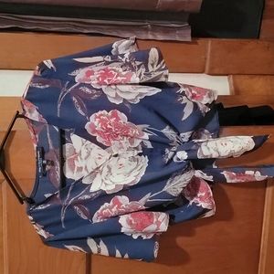 Cute floral crop summer top